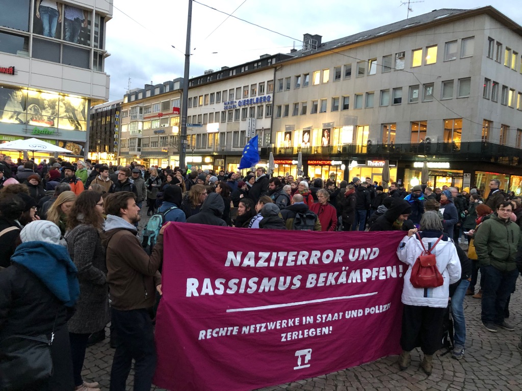„Wir lassen uns unsere Demokratie nicht kaputt machen“ – #Darmstadt gedenkt #Hanau