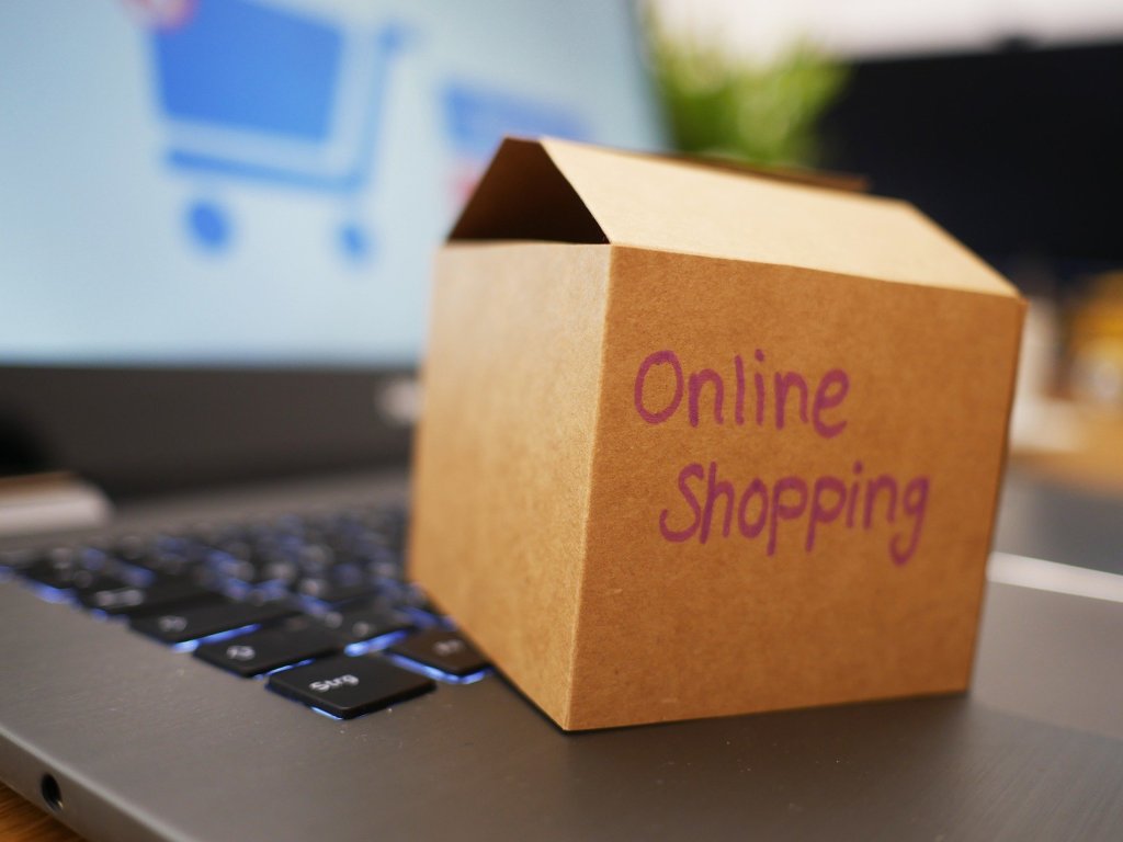 Lesezeichen: „Deutsche Online-Händler kennen keine Werbe-Alternative zu Amazon“, aber jetzt kommt Facebook Shops!
