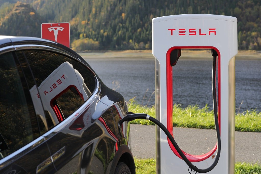 Auto-Mobil: Können die deutschen Autobauer den Software-Vorsprung von Tesla überhaupt noch aufholen?